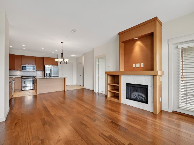 305 - 4365 Hastings Street