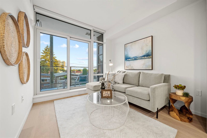 206 - 8486 Oak Street