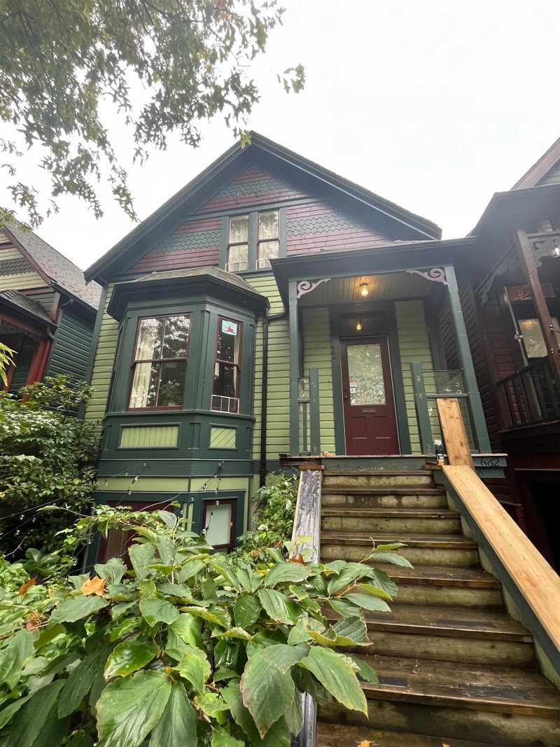 660 Georgia Street E