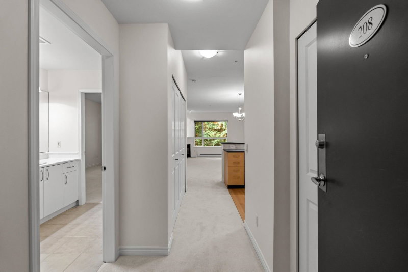 208 - 3151 Connaught Crescent