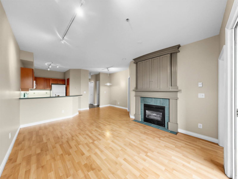 204 - 131 3rd Street W