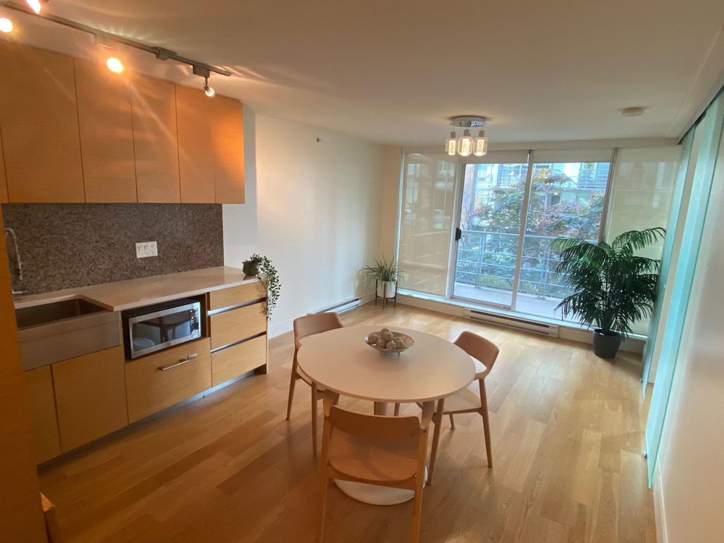 701 - 565 Smithe Street 4