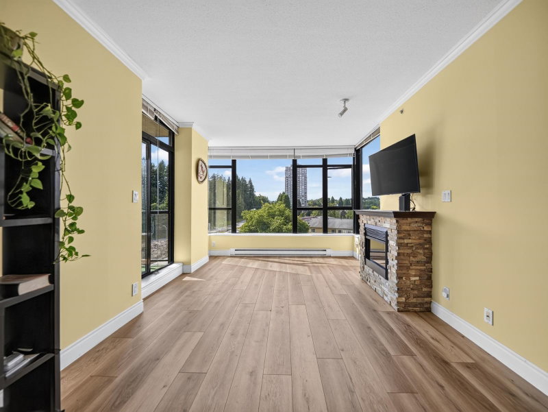 1101 - 11 Royal Avenue E