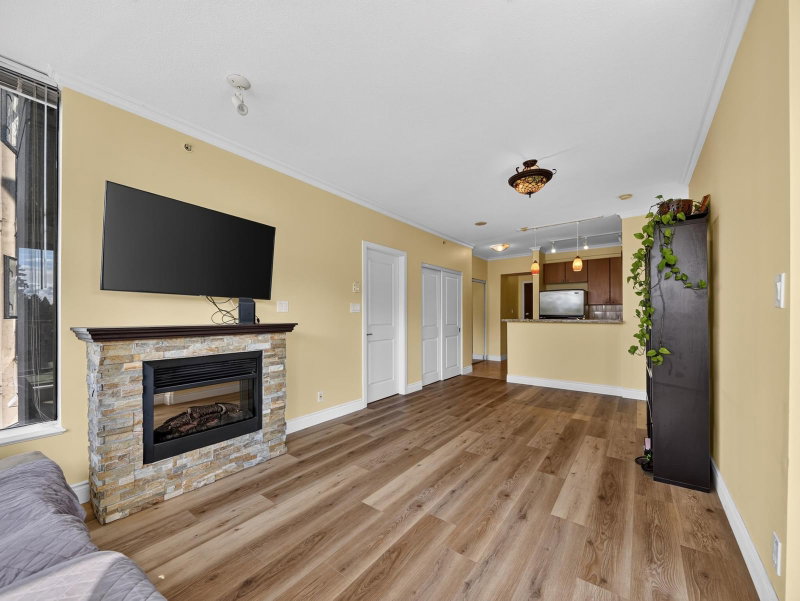 1101 - 11 Royal Avenue E