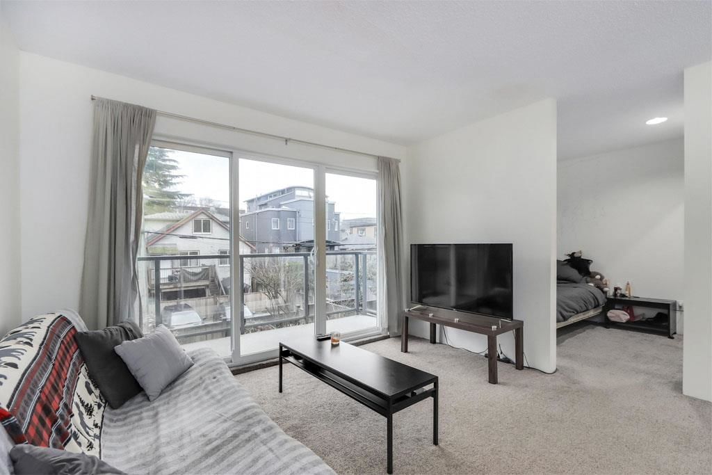 207 - 1450 Laburnum Street 4