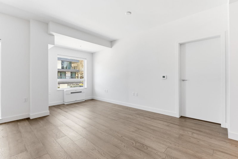 202 - 3590 39th Avenue W