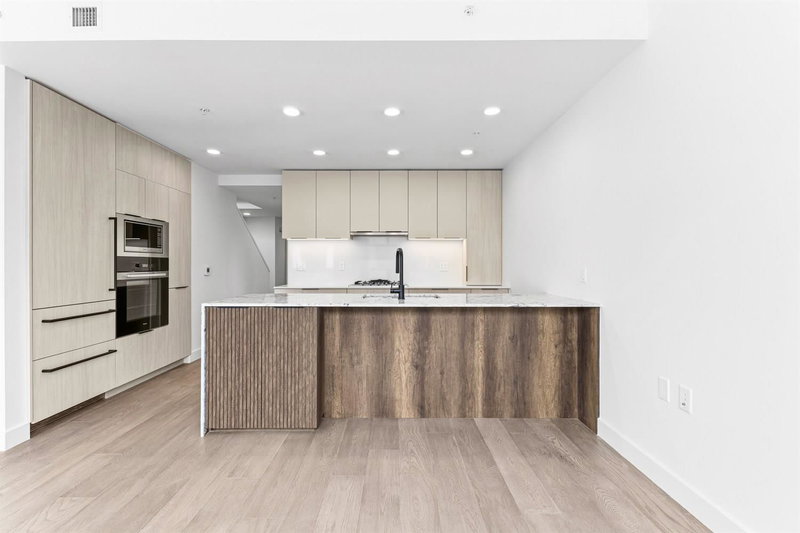 303 - 3590 39th Avenue W