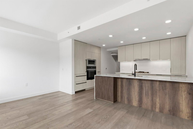 304 - 3590 39th Avenue W