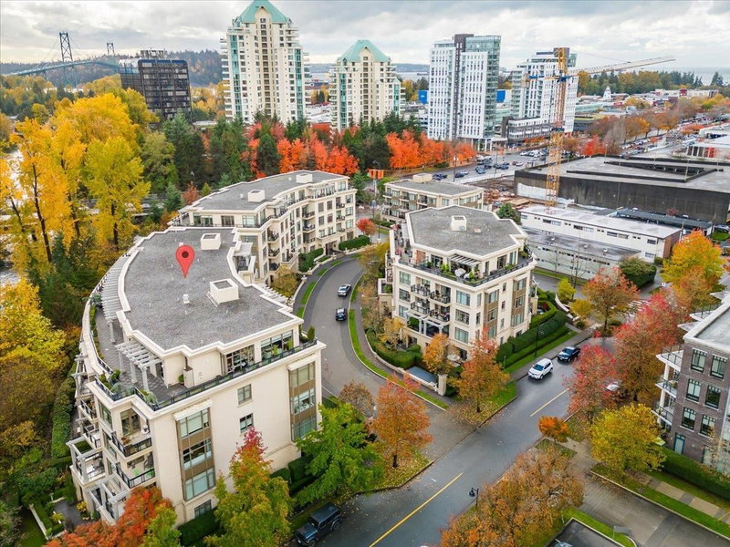 PH - 526 Waters Edge Crescent