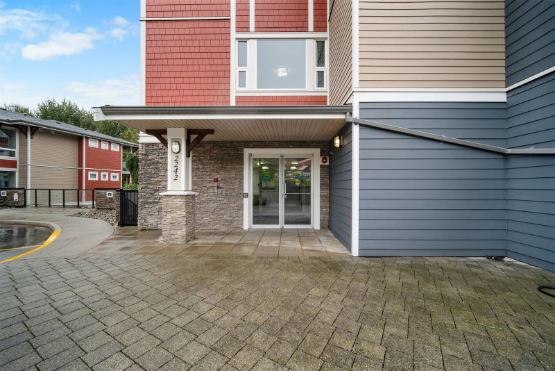 111 - 2242 Whatcom Road