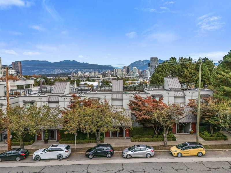 1339 8th Avenue W