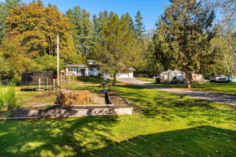 9158 Sunshine Coast Highway