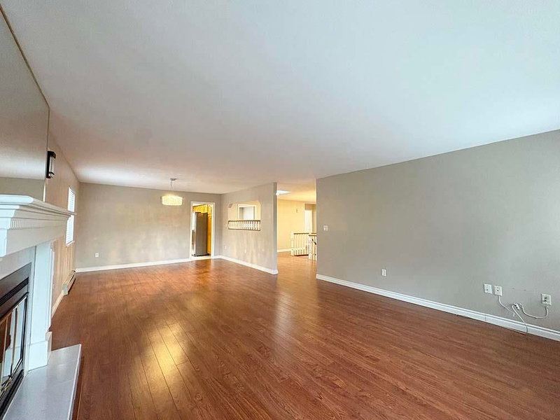 Upper - 5225 Canada Way