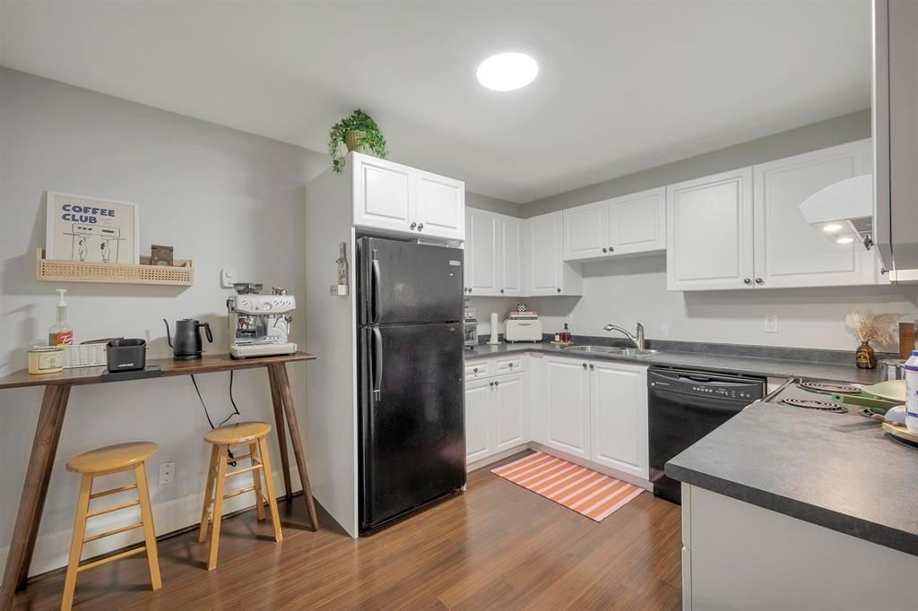 Suite - 518 16th Street E 5