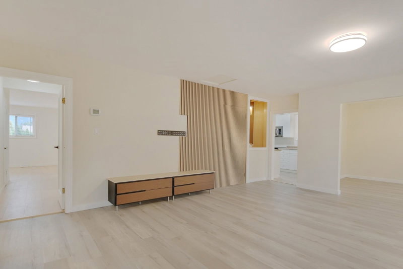 Upper House - 46515 Portage Avenue