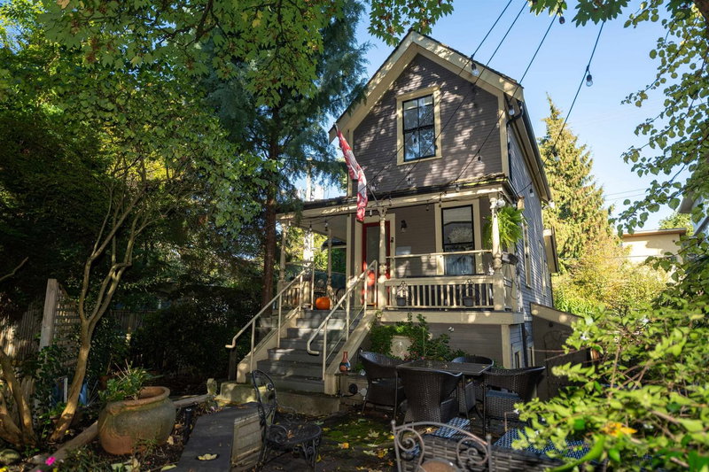 1119 Pendrell Street