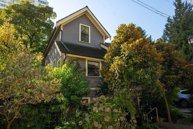 1119 Pendrell Street