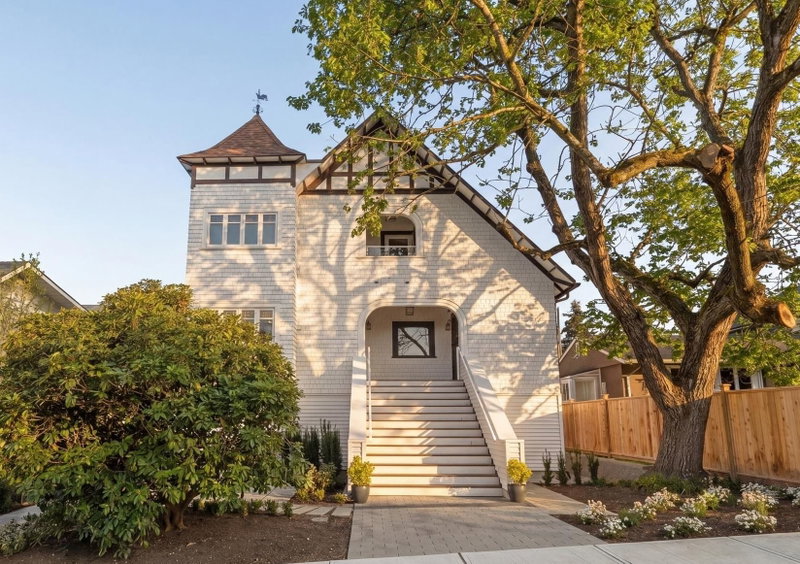 1 - 326 14th Street W
