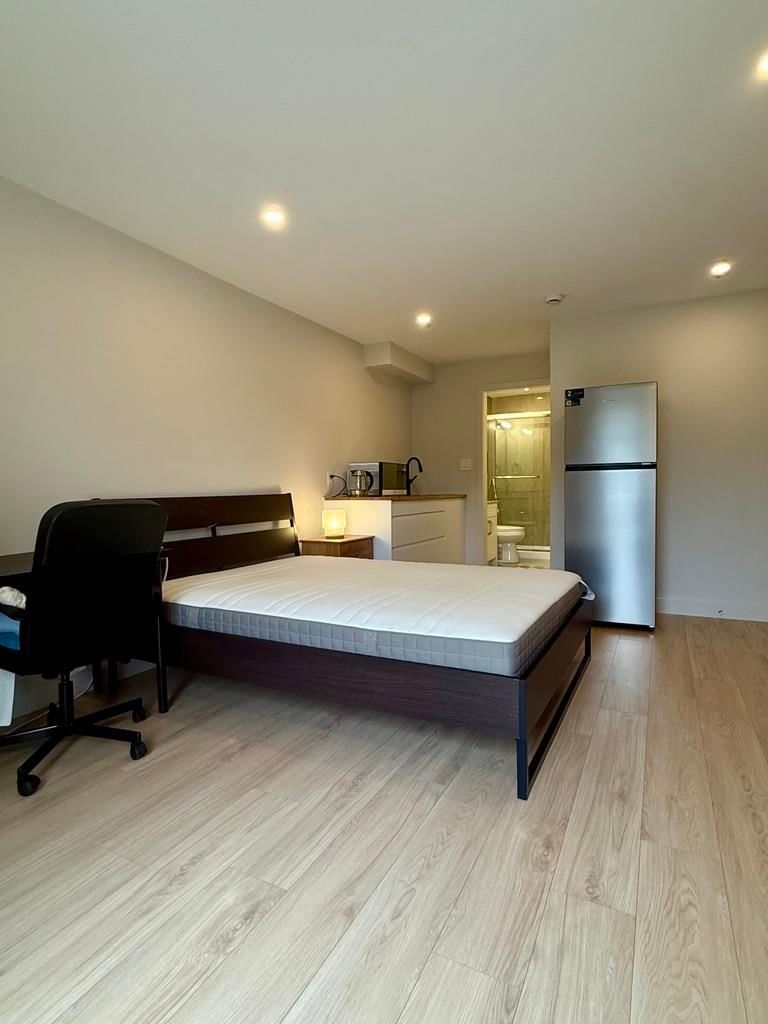 studio - 6252 Kitchener Street