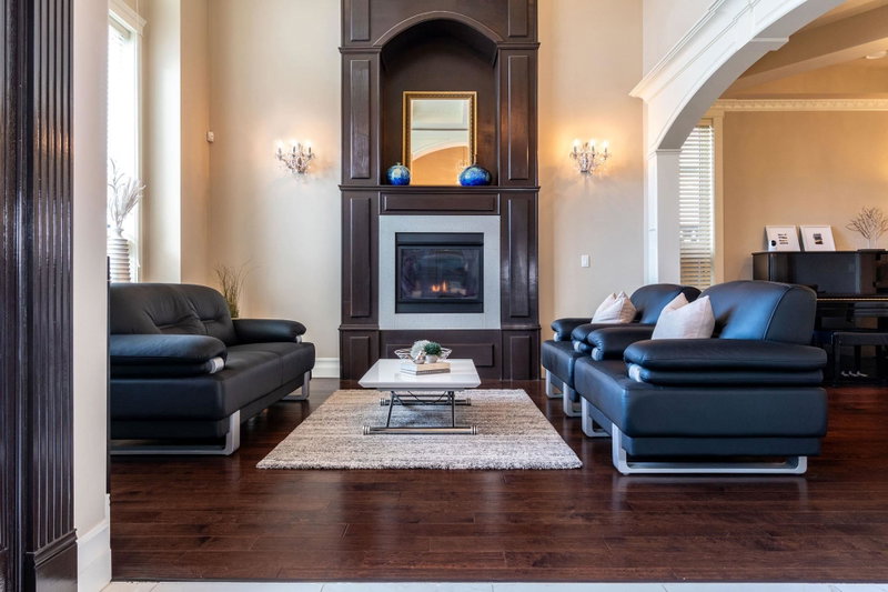9028 Pinewell Crescent