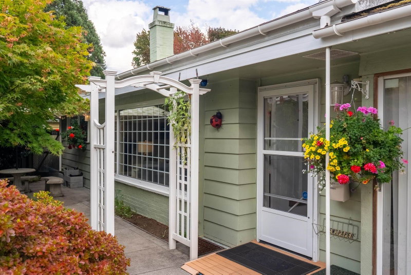 1222 Rosewood Crescent