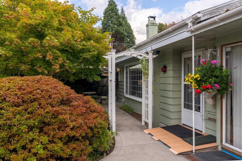 1222 Rosewood Crescent