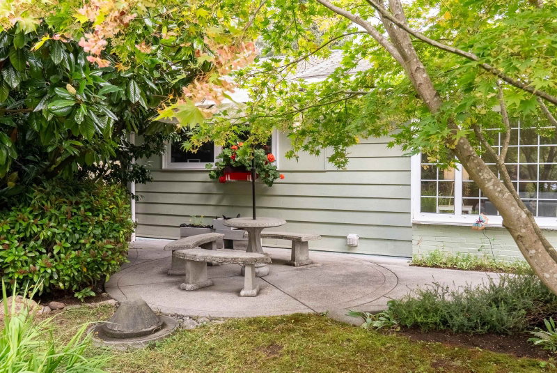 1222 Rosewood Crescent