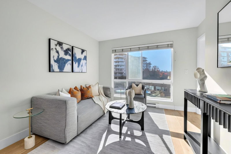 403 - 233 Kingsway