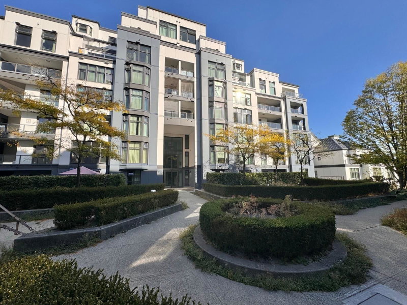 800 - 2528 Broadway E
