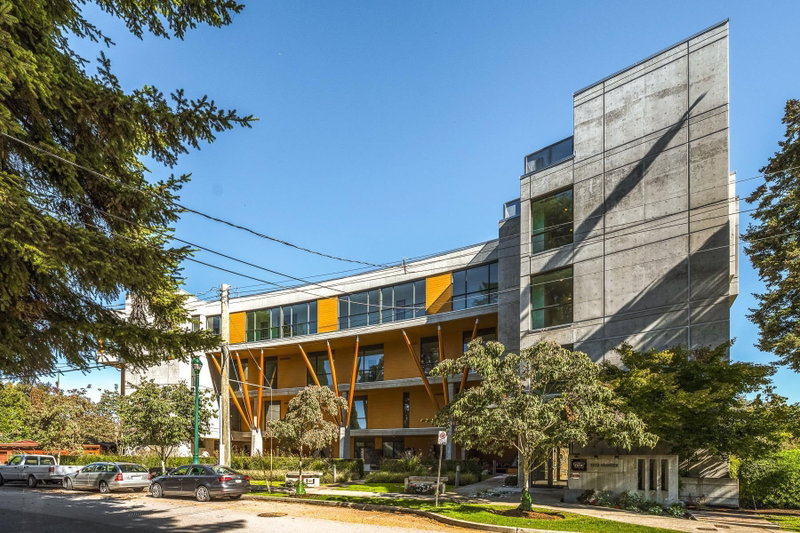 400 - 1212 Hunter Road