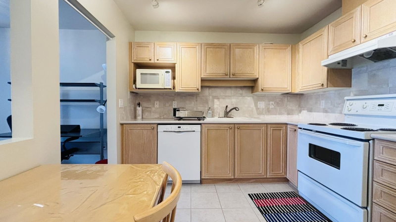 305 - 5683 Hampton Place