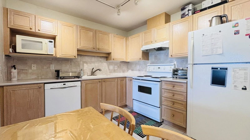 305 - 5863 Hampton Place