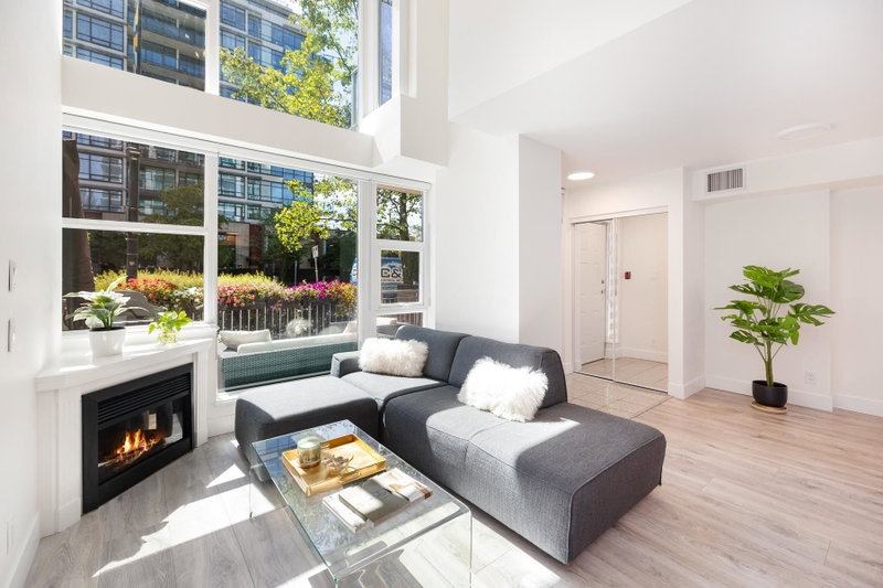 TH8 - 168 Esplanade Avenue E