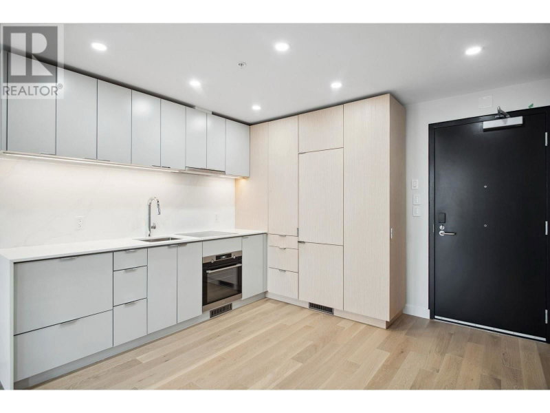 502 - 239 Keefer Street