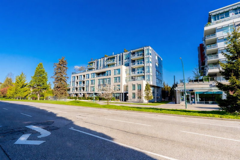 302 - 523 King Edward Avenue W
