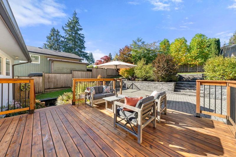 1147 Deep Cove Road