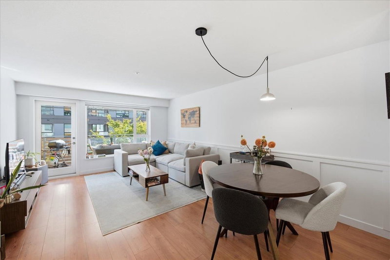 102 - 221 3rd Street E