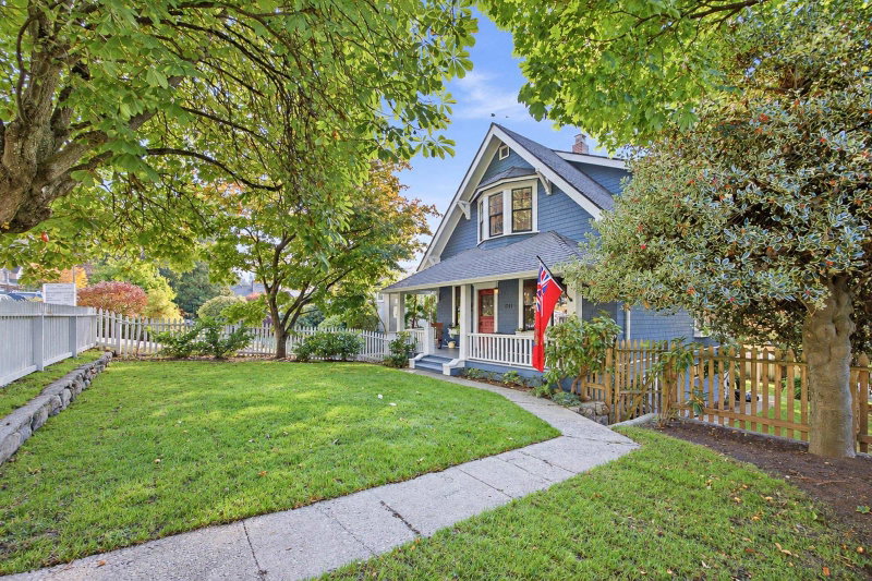 121 27th Street E
