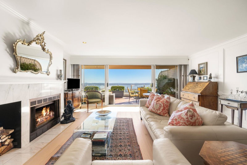 102 - 2274 Folkestone Way