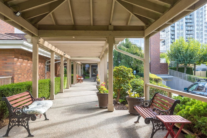 303 - 2963 Burlington Drive