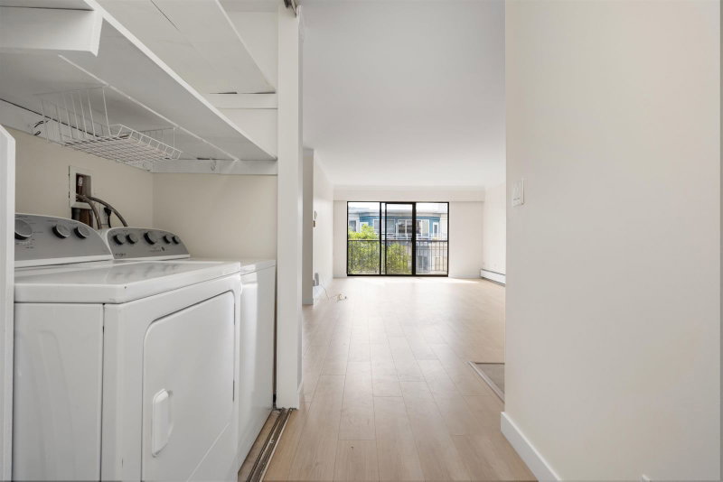 204 - 127 4th Street E