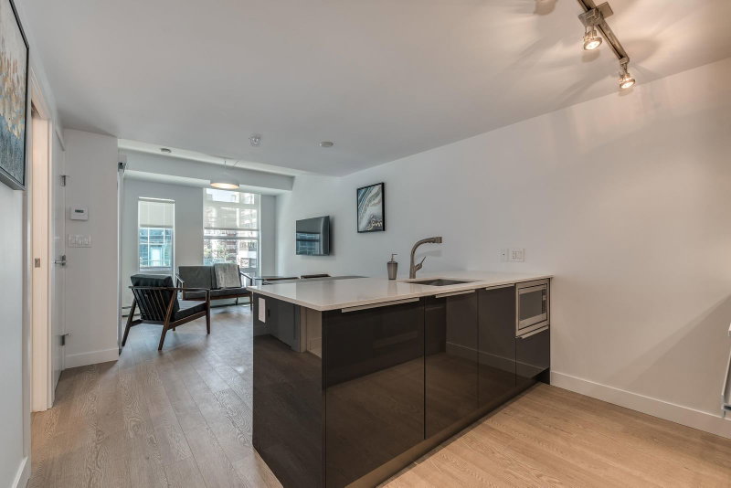 412 - 1283 Howe Street