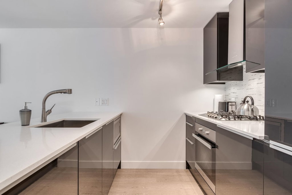 412 - 1283 Howe Street 5