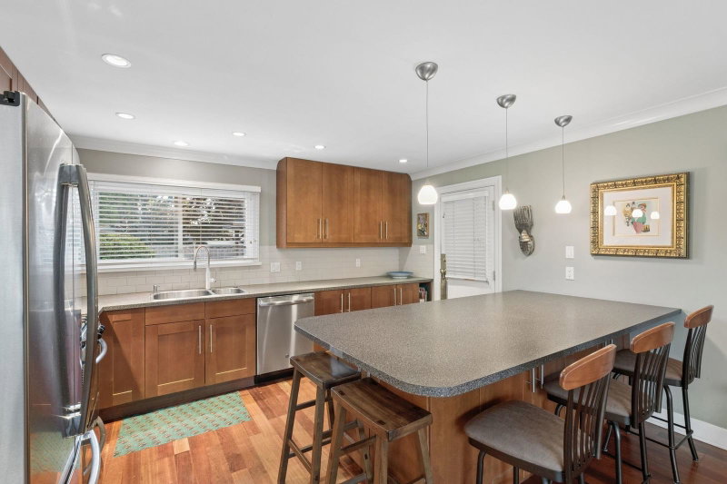 1283 Pinewood Crescent