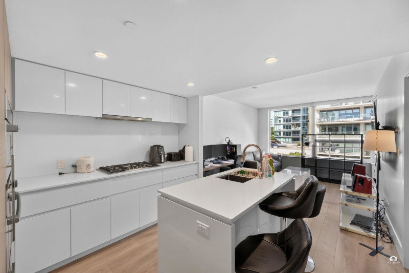 512 - 6900 Pearson Way