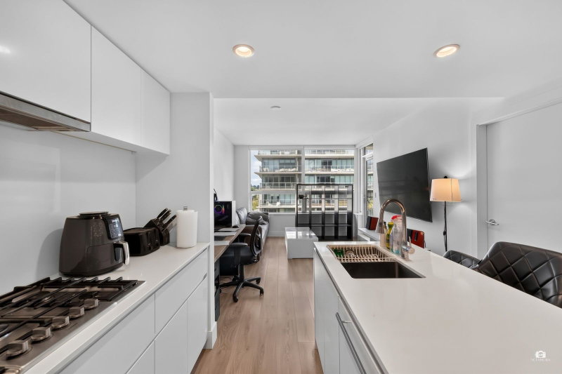 512 - 6900 Pearson Way