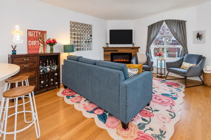 212 - 1082 8th Avenue W