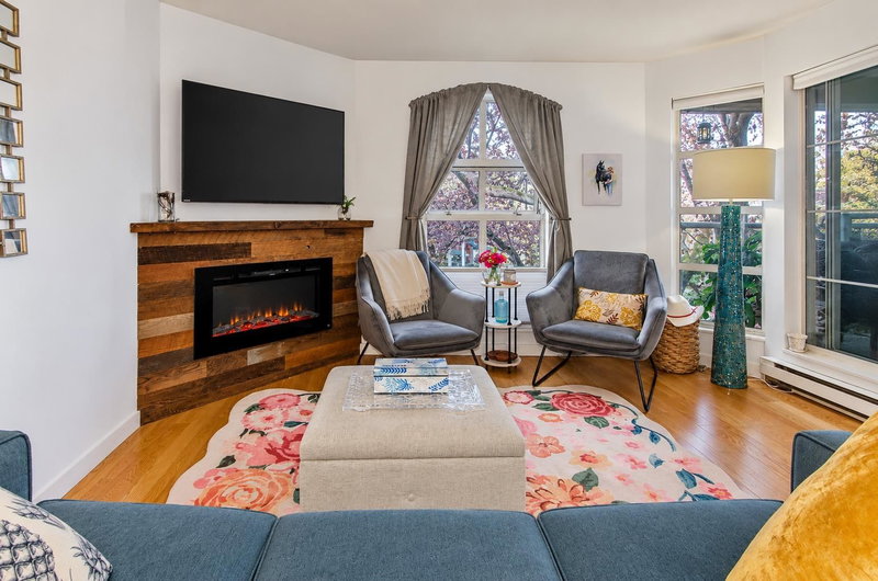 212 - 1082 8th Avenue W
