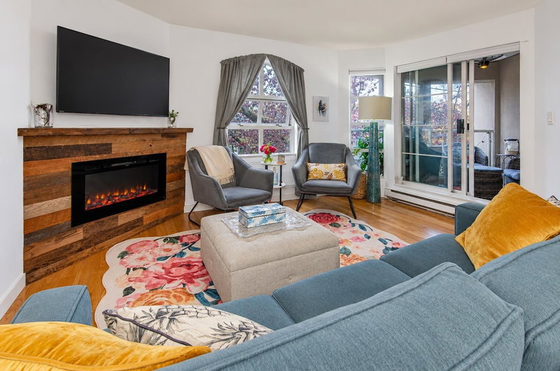 212 - 1082 8th Avenue W