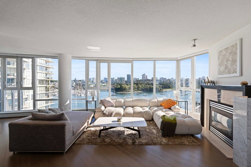 1202 - 1383 Marinaside Crescent